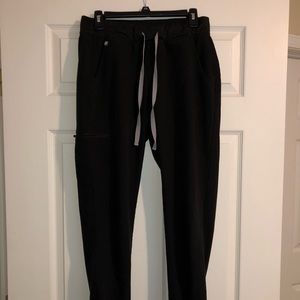 Figs Zamora jogger scrubs in black - medium tall